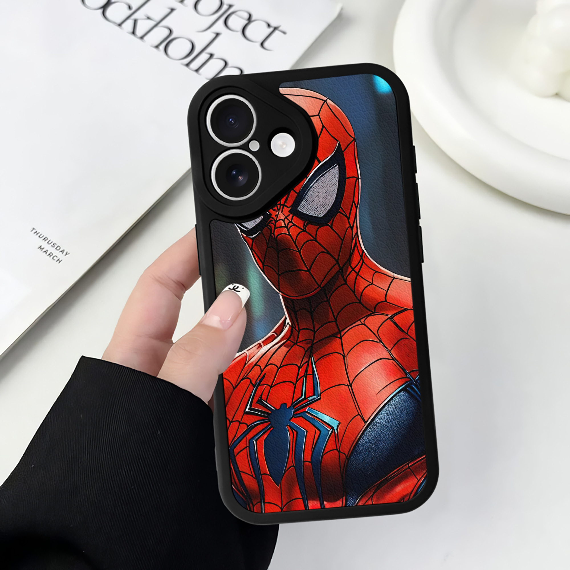 （画像用） Spider Man スパイダーマン 【iPhone 16シリーズ対応】シリコンスマホケース（レザー調） 材質：シリコン
